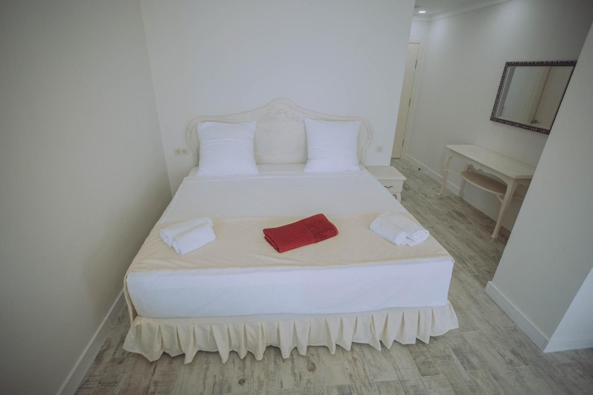 Royal Medis Hotel Batoemi Buitenkant foto