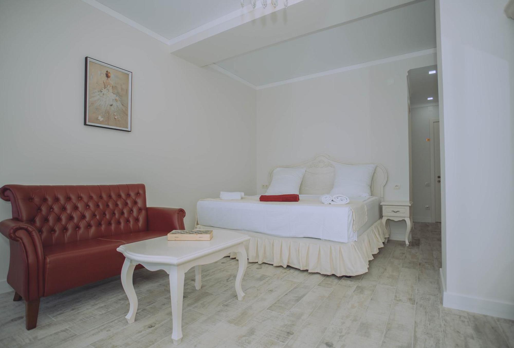 Royal Medis Hotel Batoemi Buitenkant foto