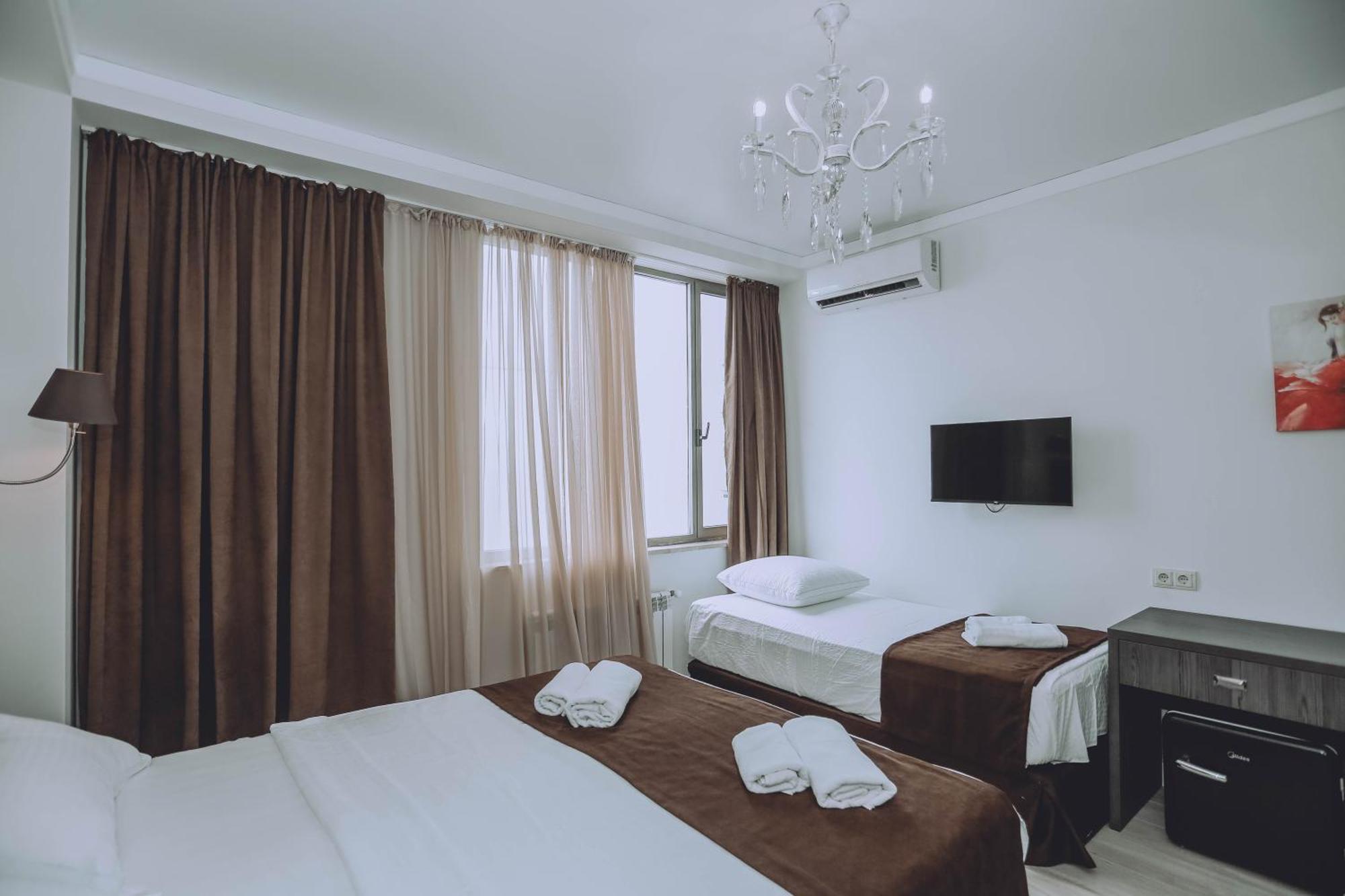 Royal Medis Hotel Batoemi Buitenkant foto