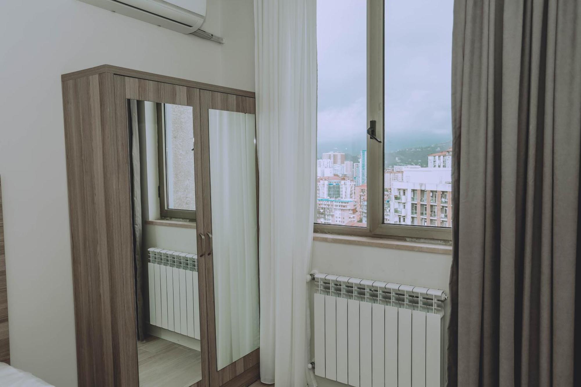 Royal Medis Hotel Batoemi Buitenkant foto