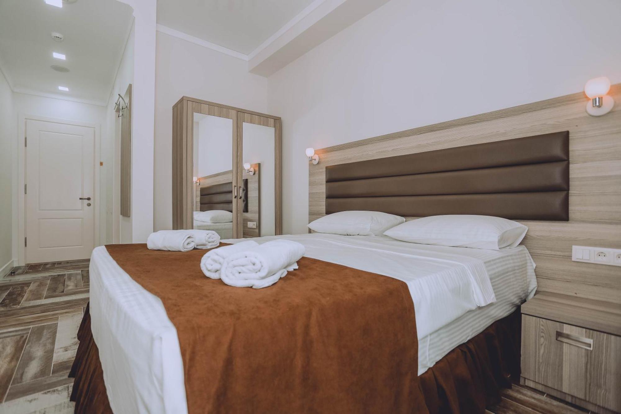 Royal Medis Hotel Batoemi Buitenkant foto