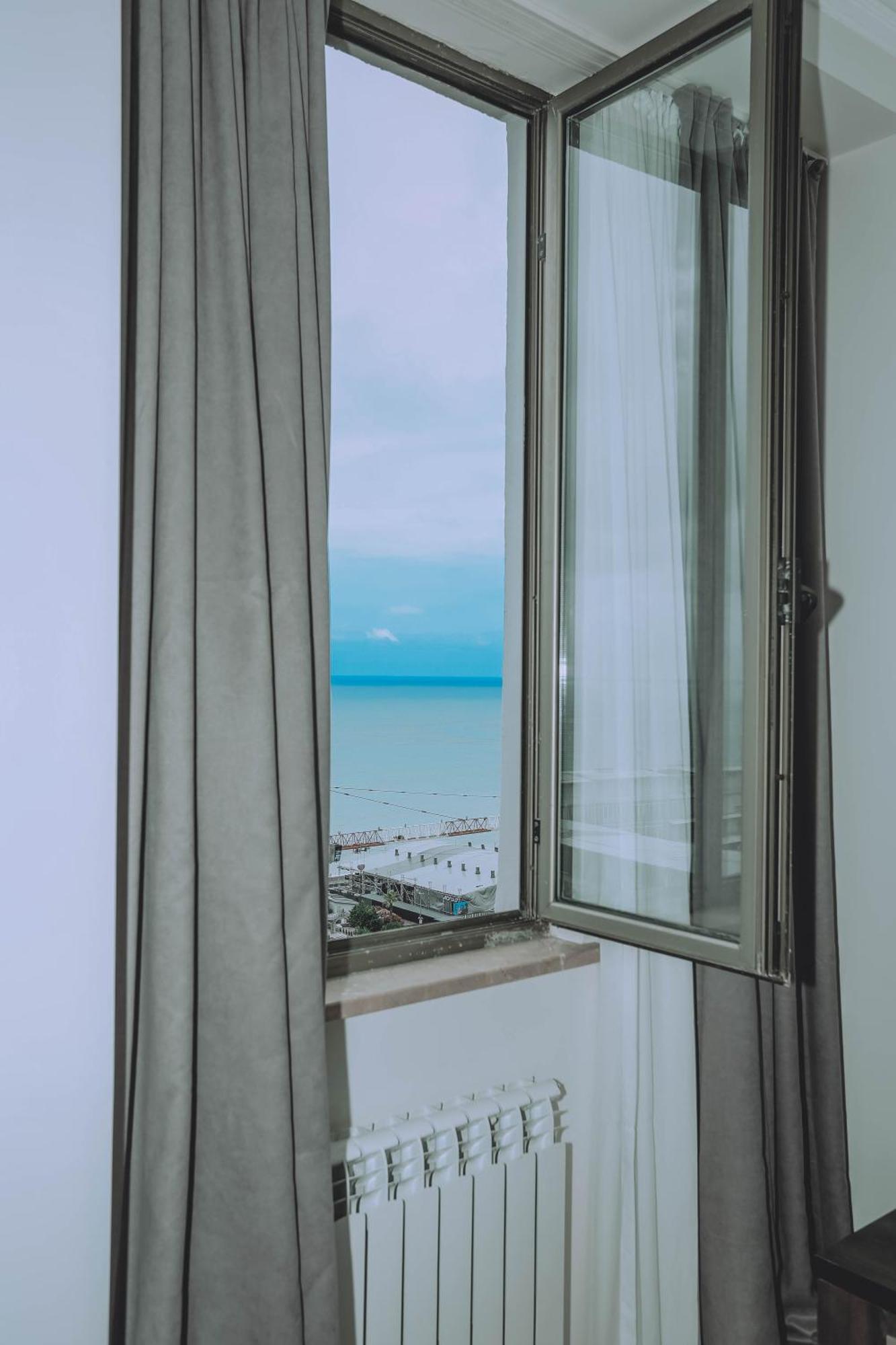 Royal Medis Hotel Batoemi Buitenkant foto