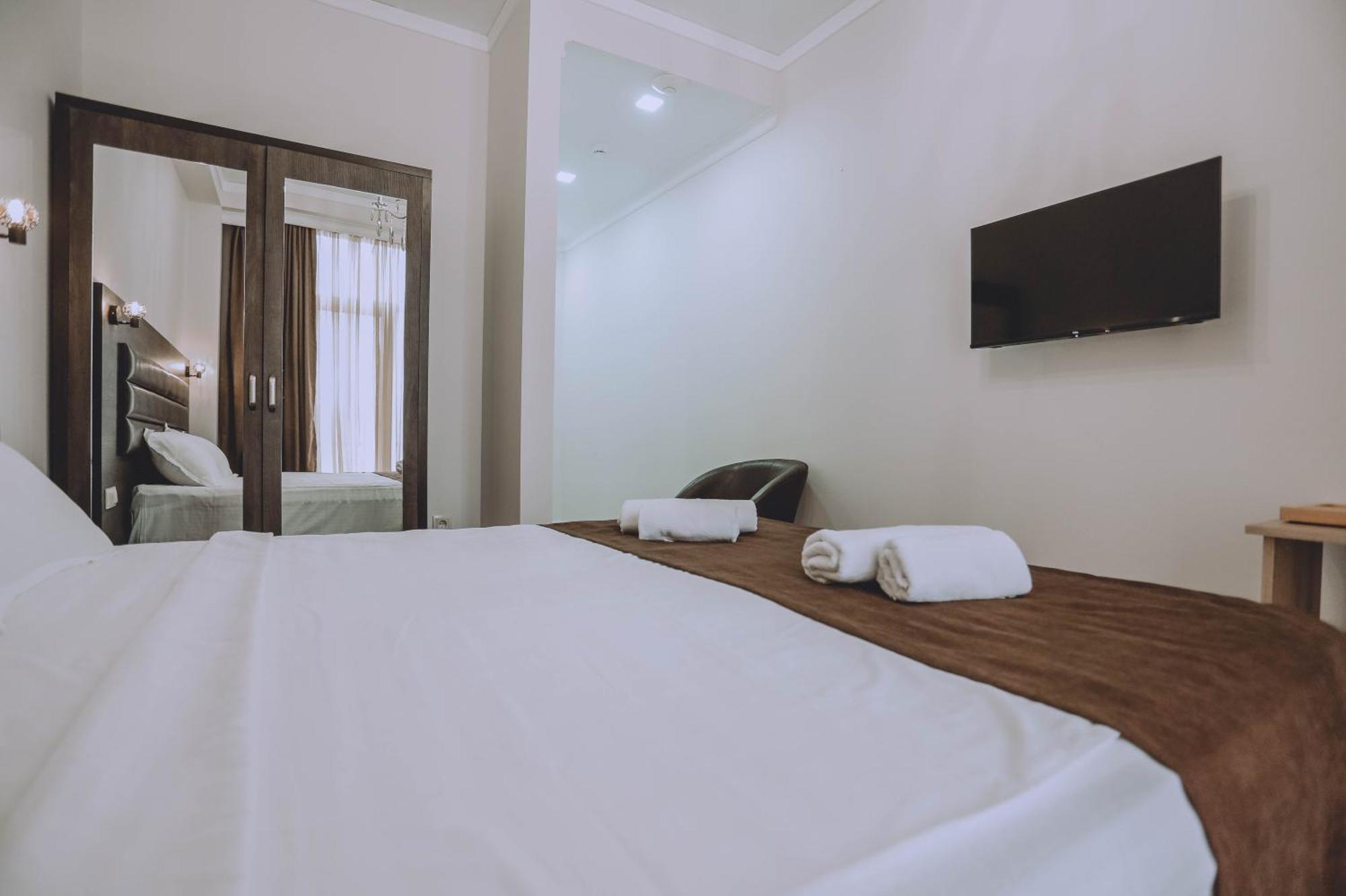 Royal Medis Hotel Batoemi Buitenkant foto