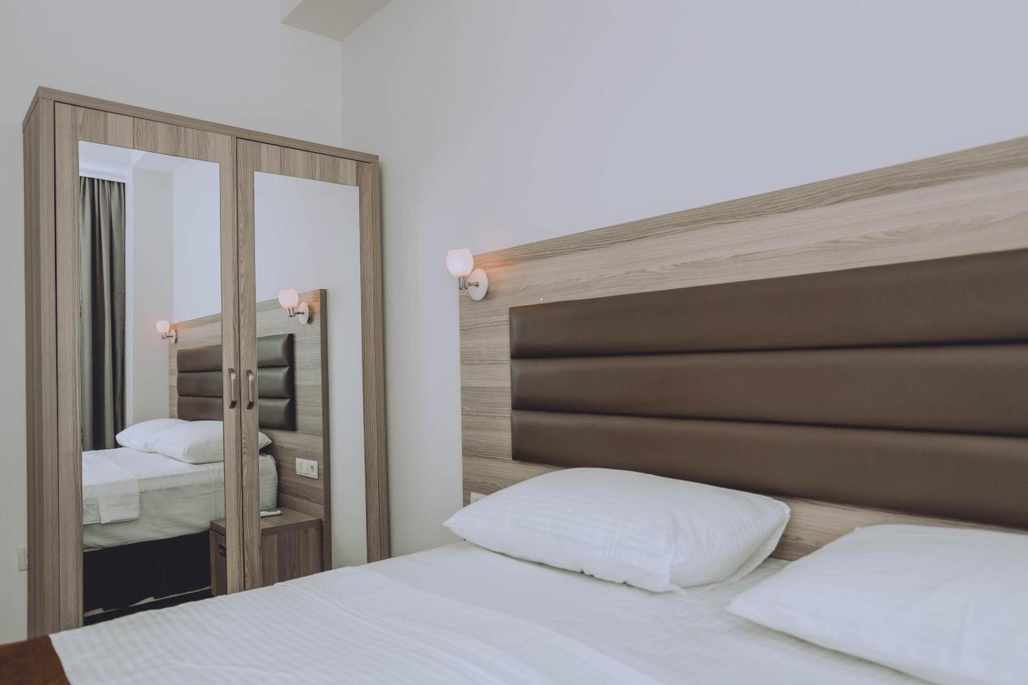 Royal Medis Hotel Batoemi Buitenkant foto