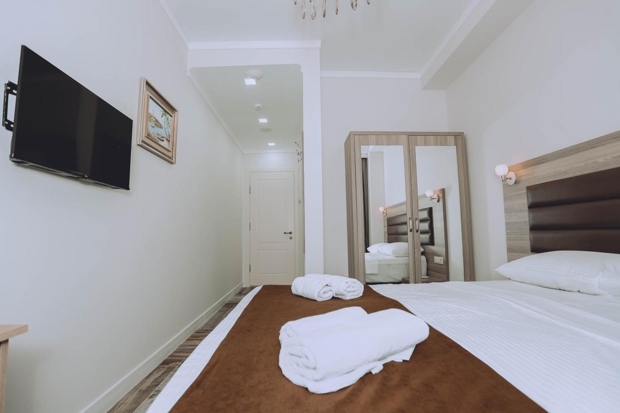 Royal Medis Hotel Batoemi Buitenkant foto
