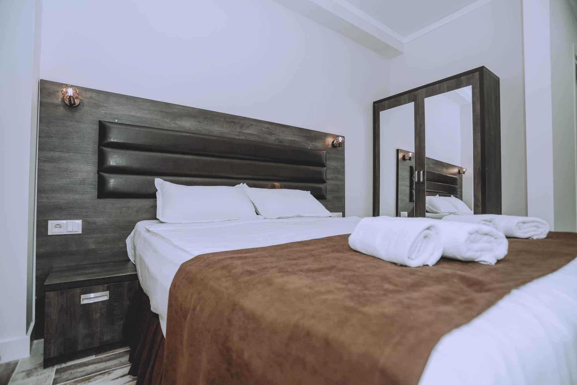 Royal Medis Hotel Batoemi Buitenkant foto