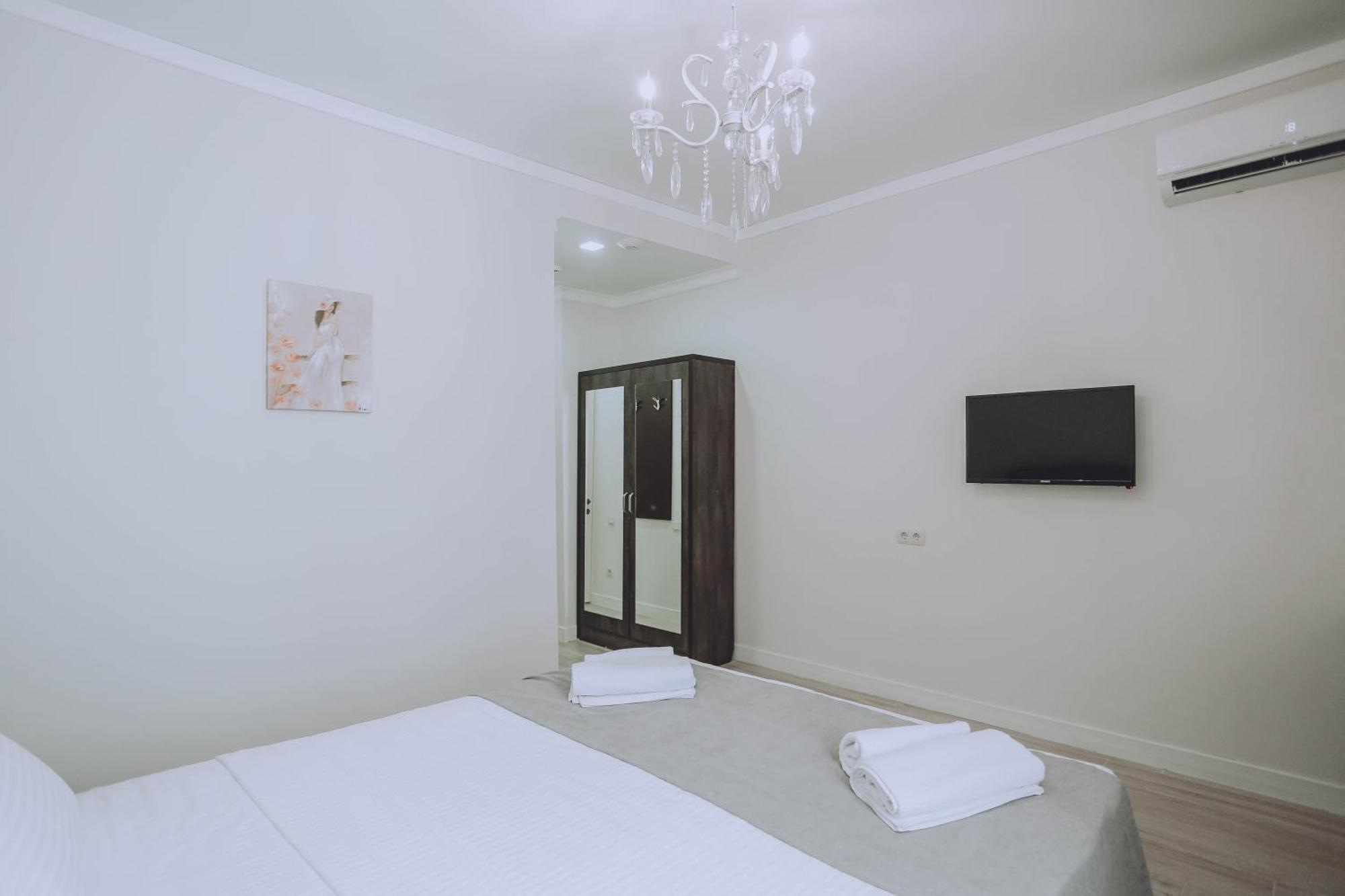 Royal Medis Hotel Batoemi Buitenkant foto