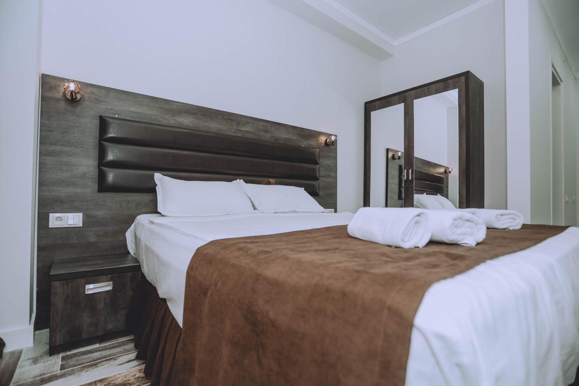 Royal Medis Hotel Batoemi Buitenkant foto