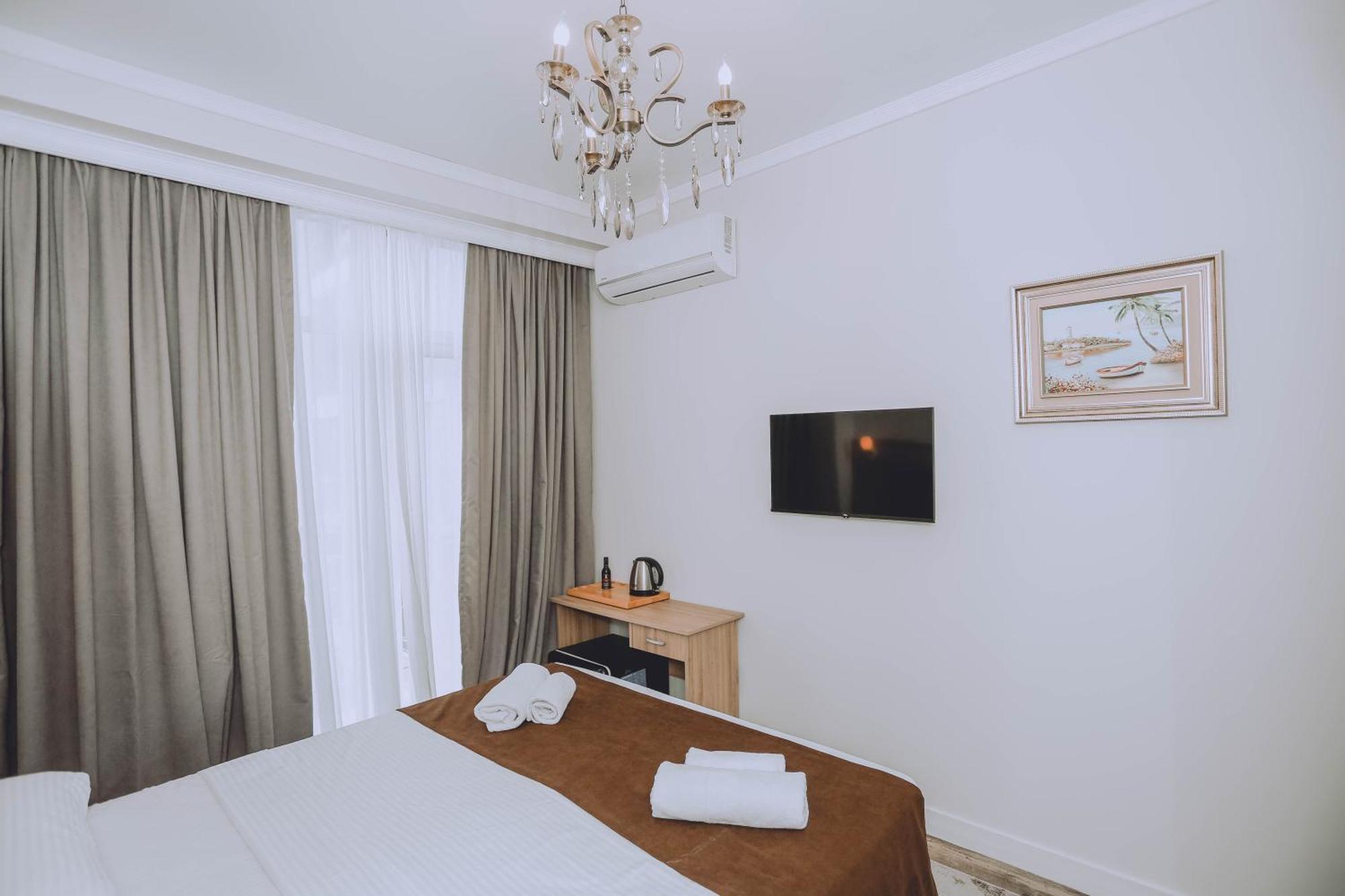 Royal Medis Hotel Batoemi Buitenkant foto