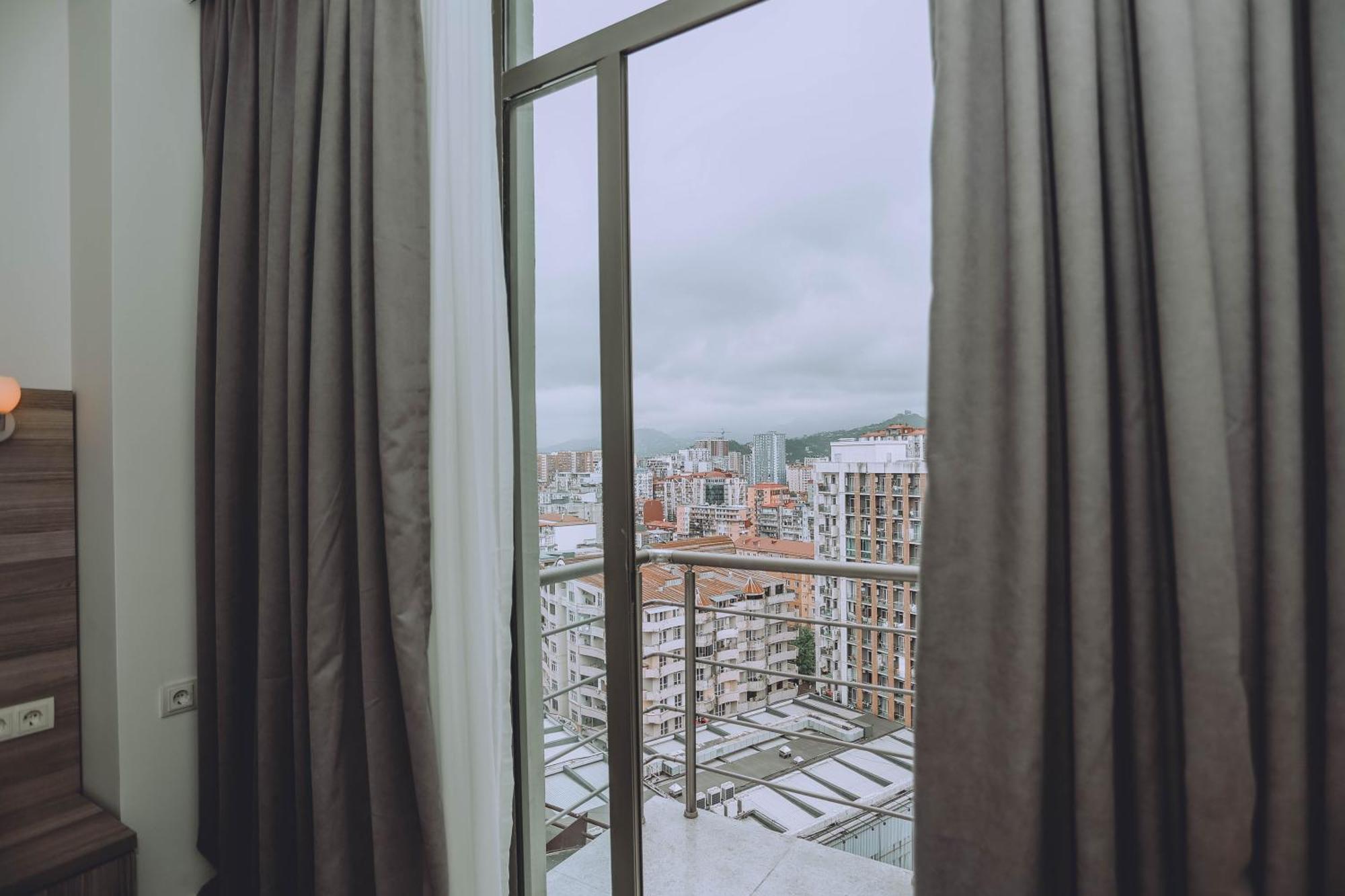 Royal Medis Hotel Batoemi Buitenkant foto