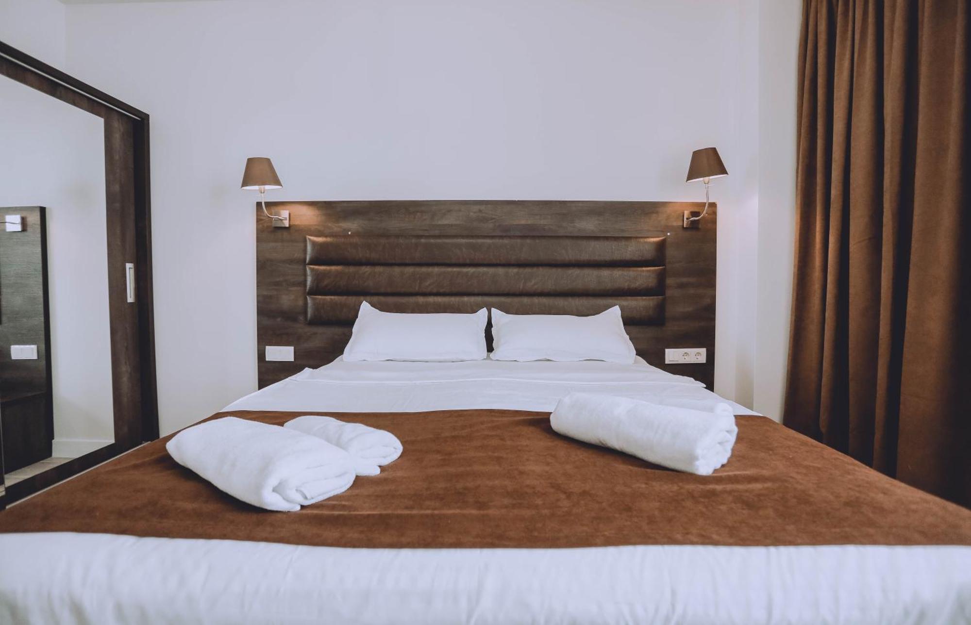 Royal Medis Hotel Batoemi Buitenkant foto