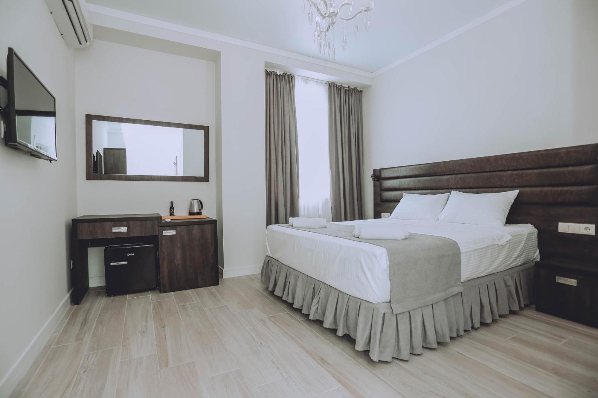 Royal Medis Hotel Batoemi Buitenkant foto