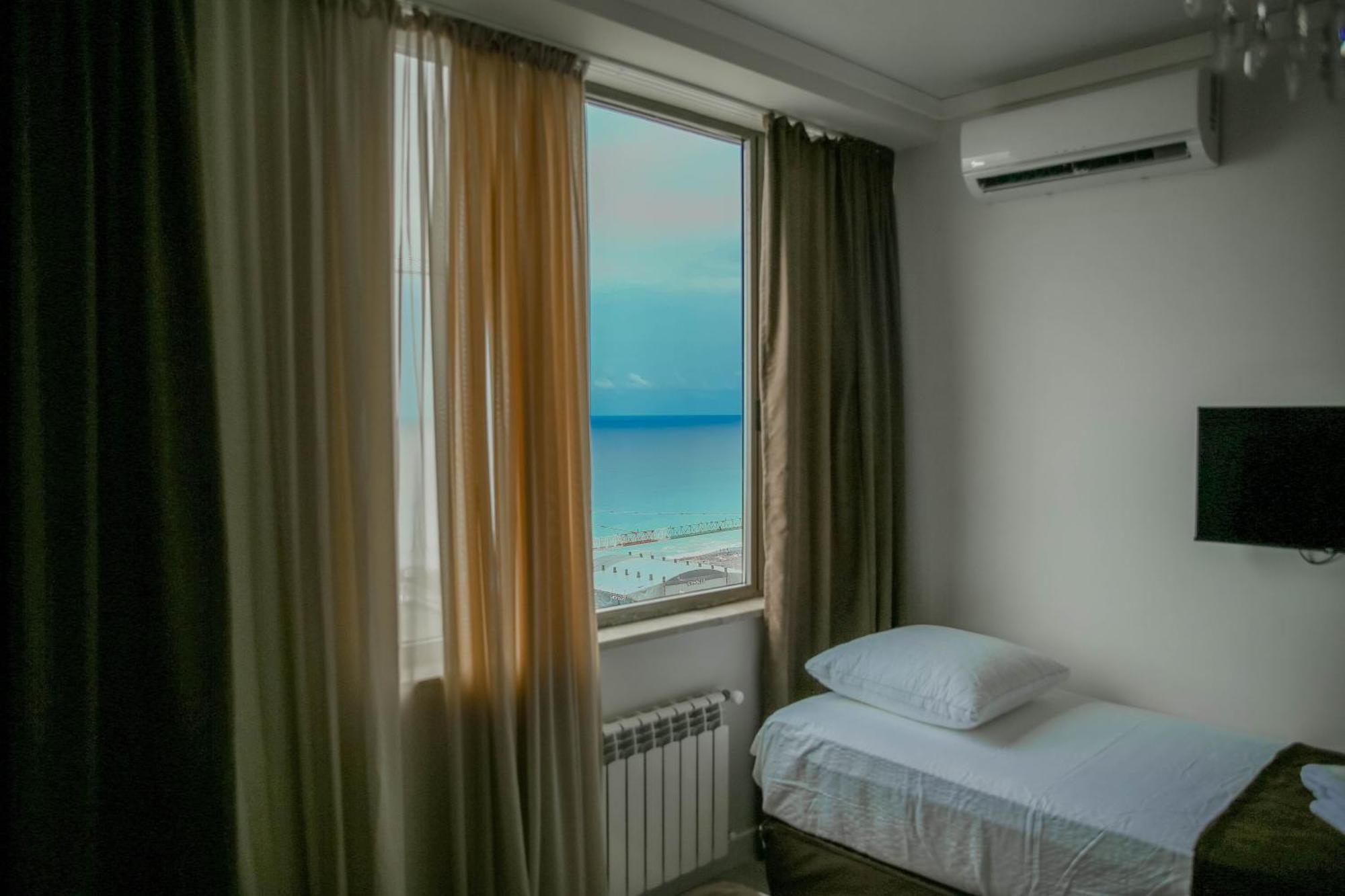 Royal Medis Hotel Batoemi Buitenkant foto