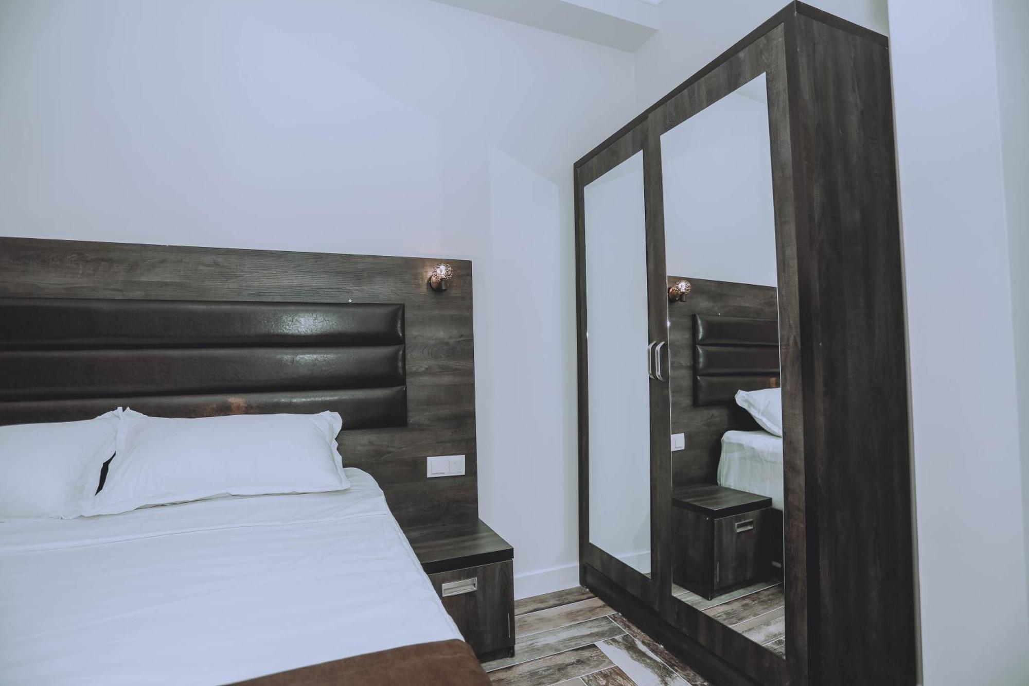 Royal Medis Hotel Batoemi Buitenkant foto