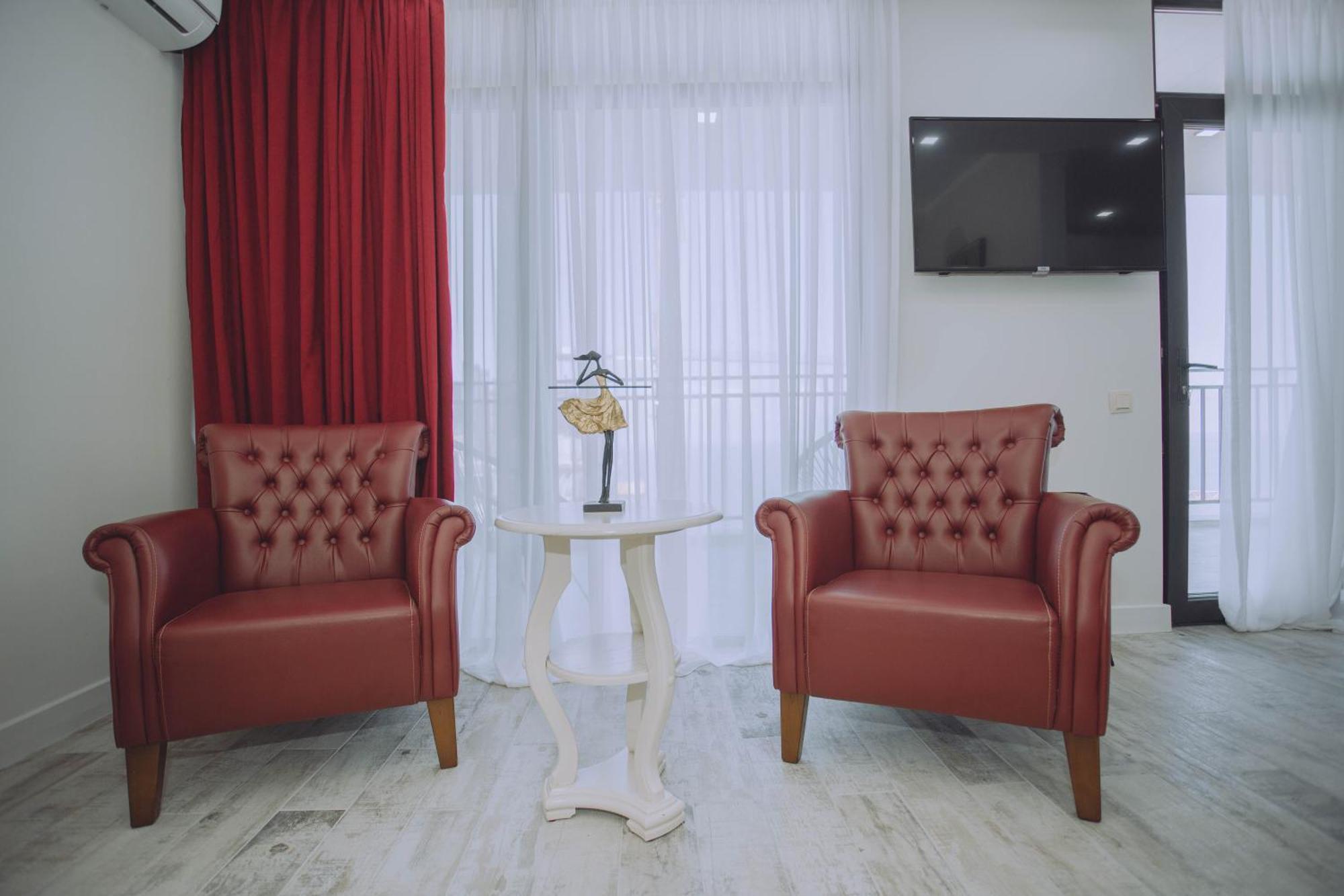 Royal Medis Hotel Batoemi Buitenkant foto