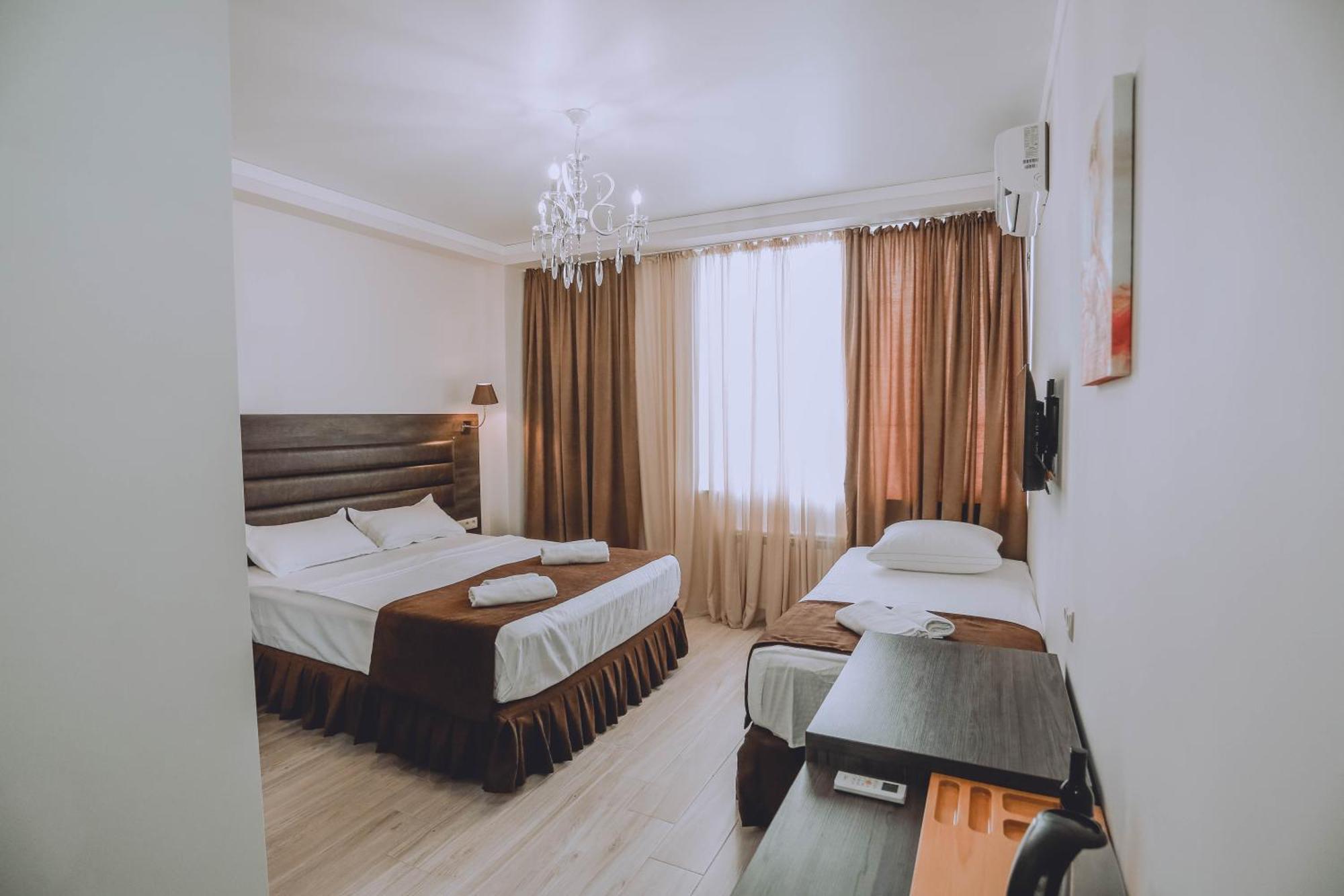 Royal Medis Hotel Batoemi Buitenkant foto