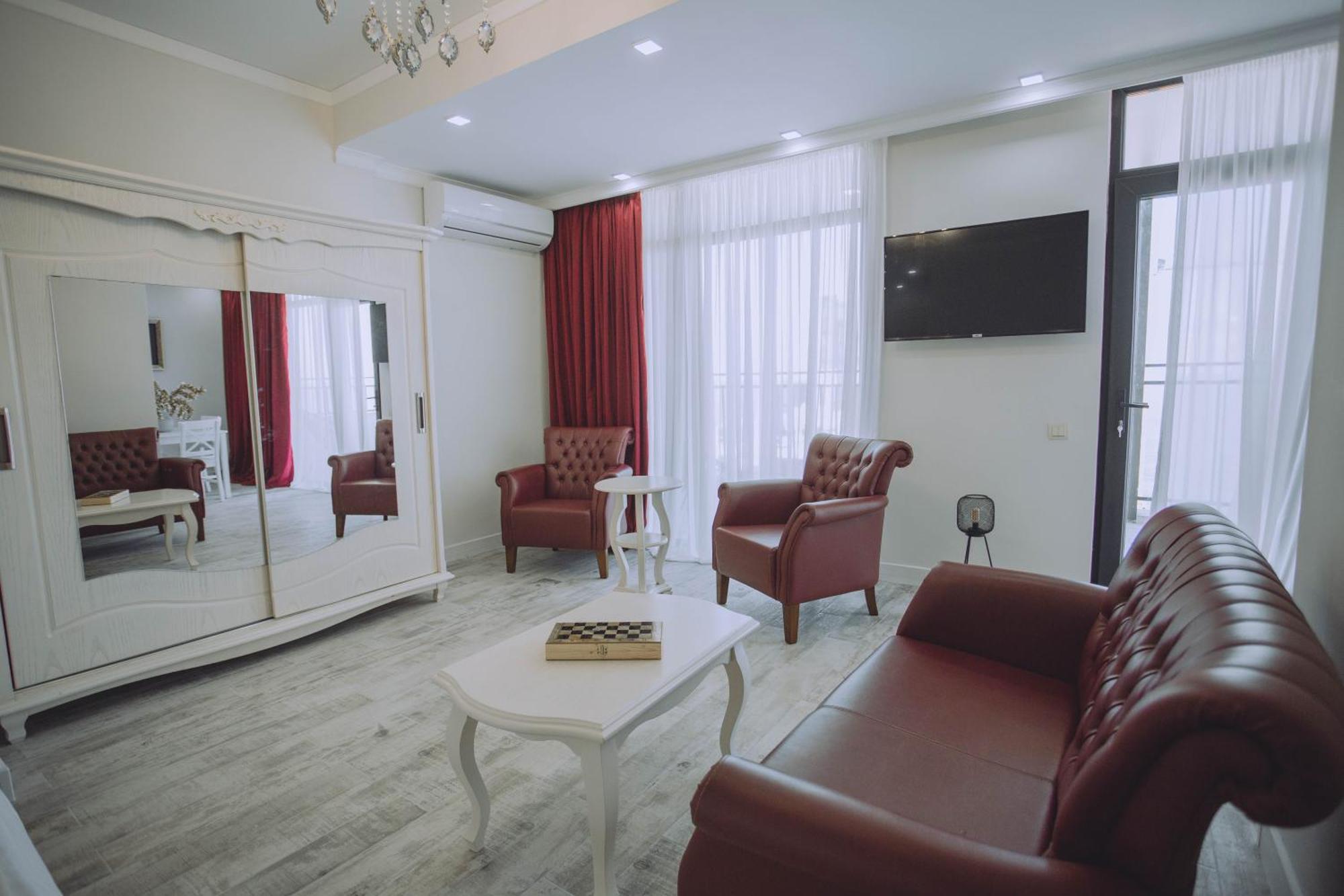 Royal Medis Hotel Batoemi Buitenkant foto