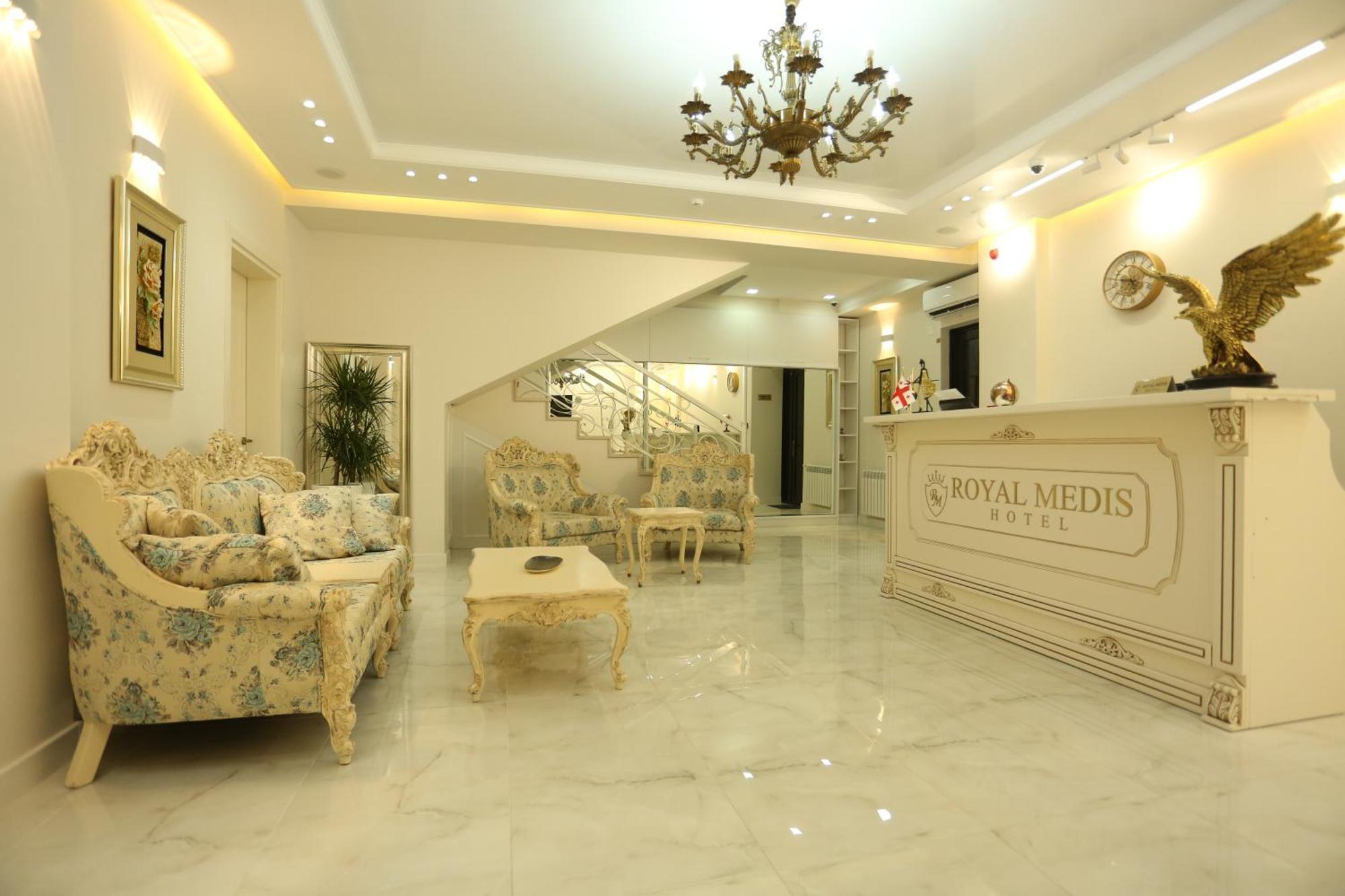 Royal Medis Hotel Batoemi Buitenkant foto